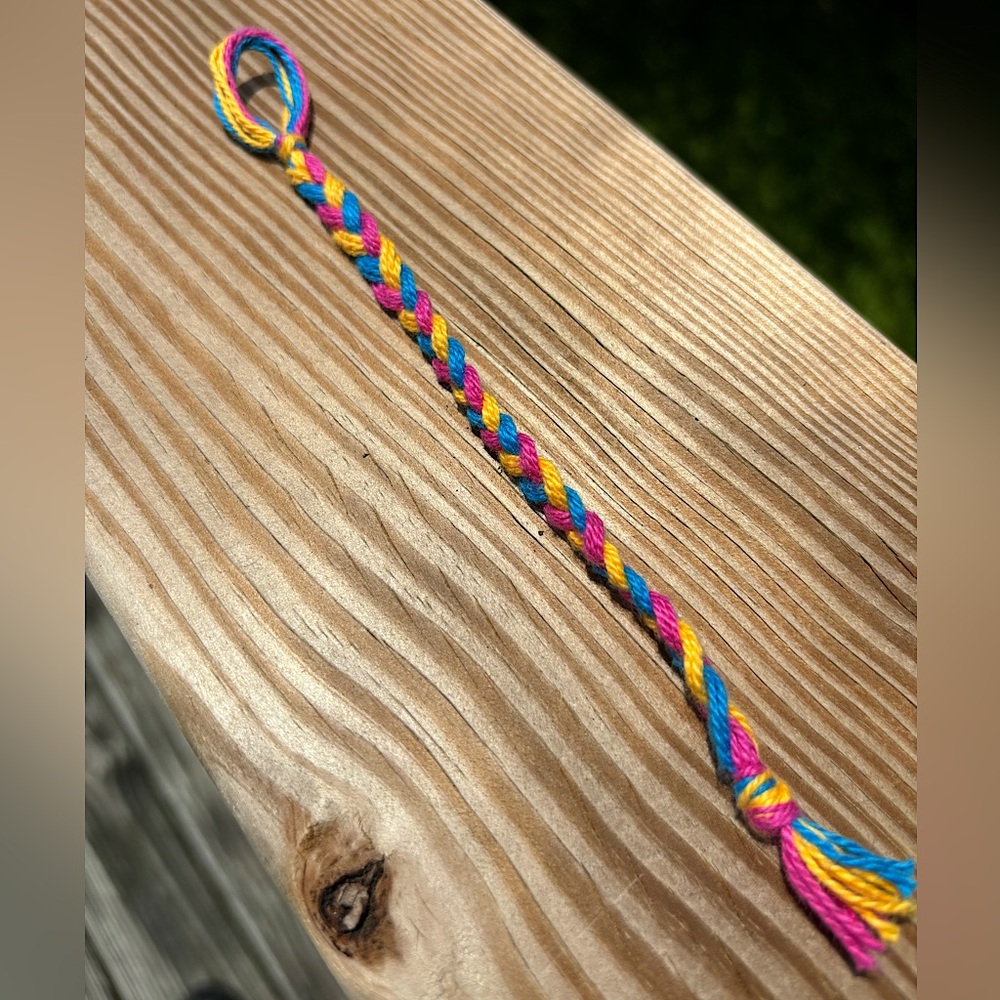 Pansexual pride thread keychain